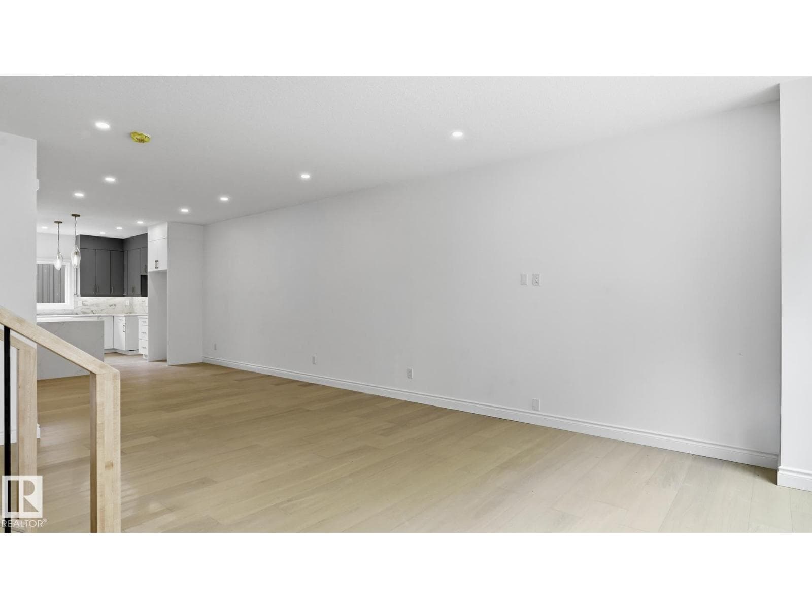 9224 94 ST NW — photo 3 of 53