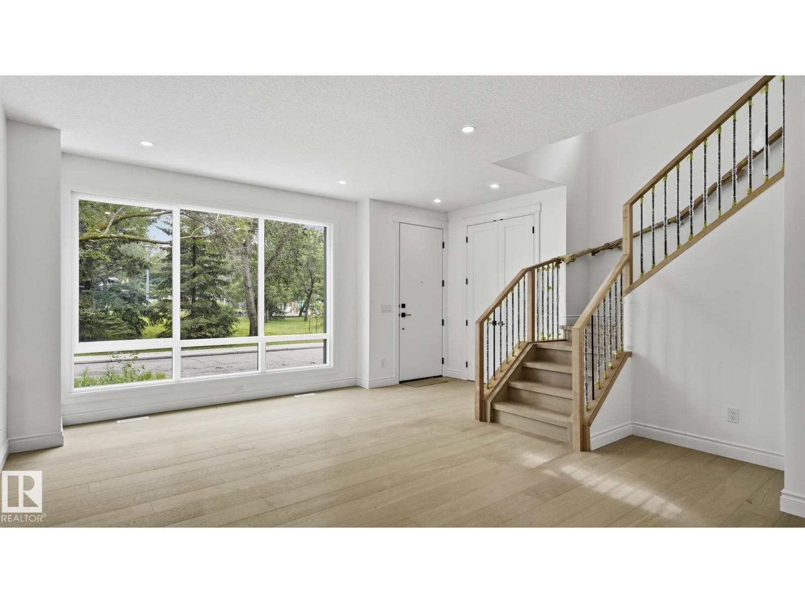 9224 94 ST NW — photo 5 of 53