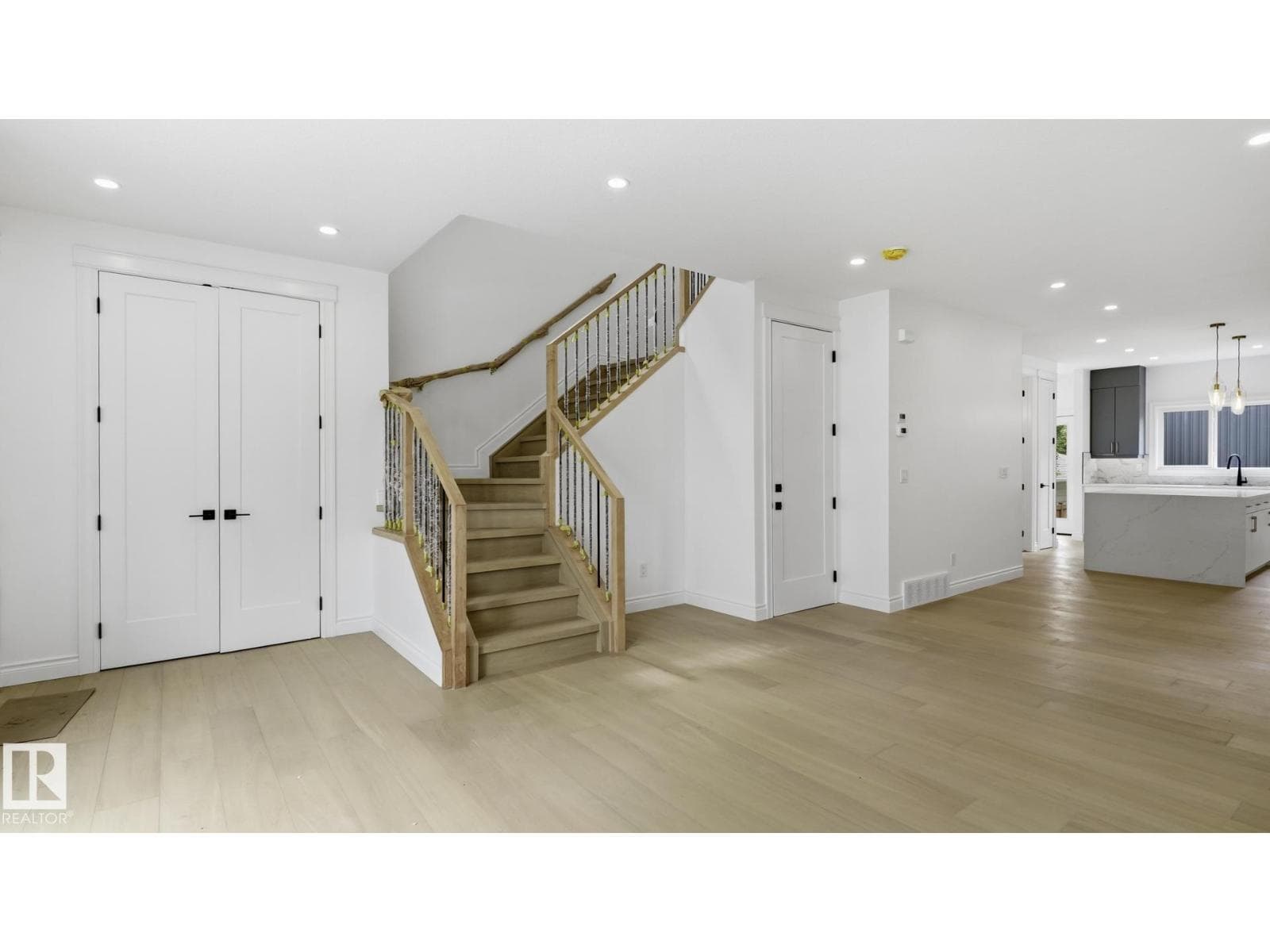 9224 94 ST NW — photo 6 of 53