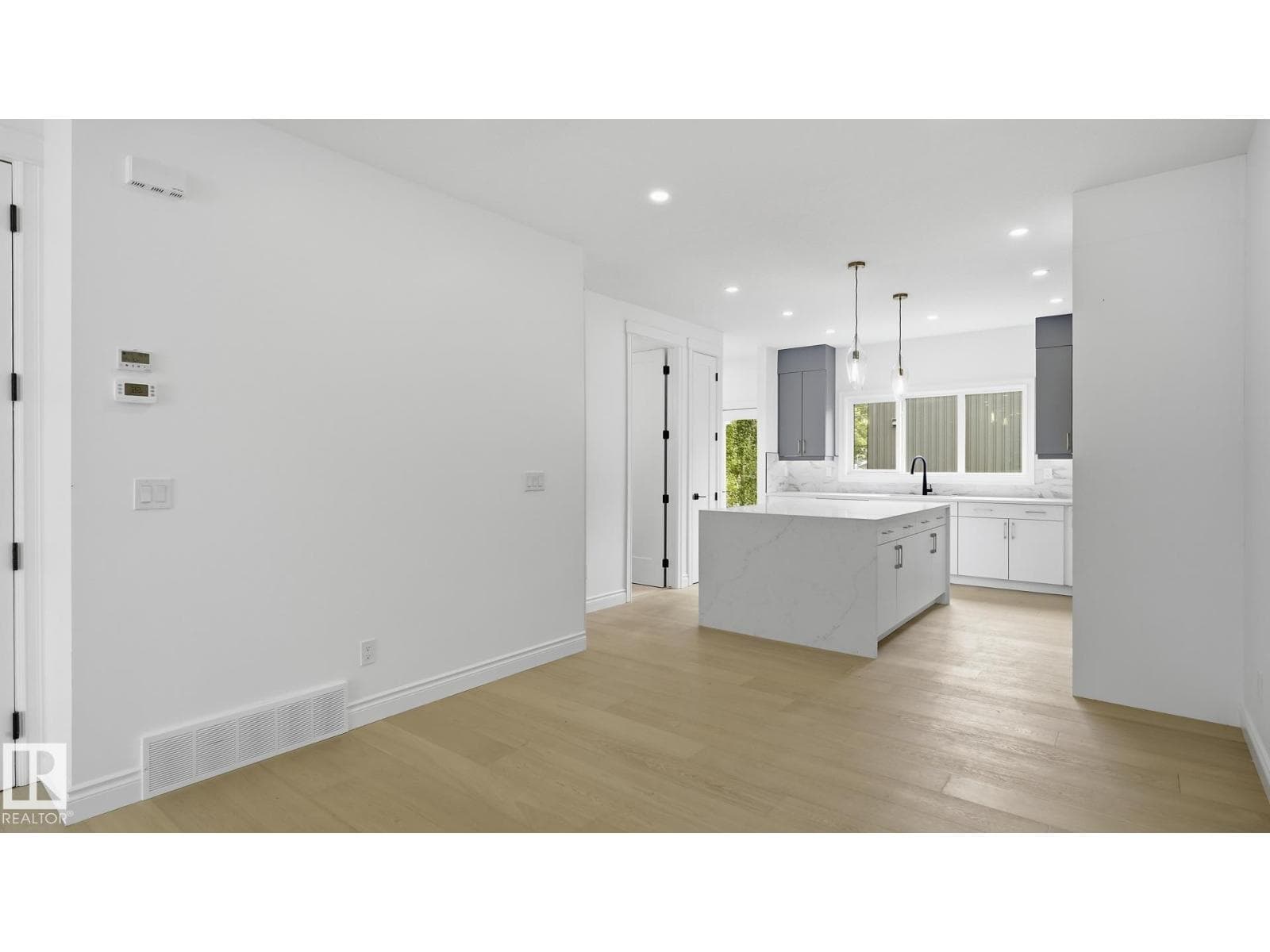 9224 94 ST NW — photo 7 of 53