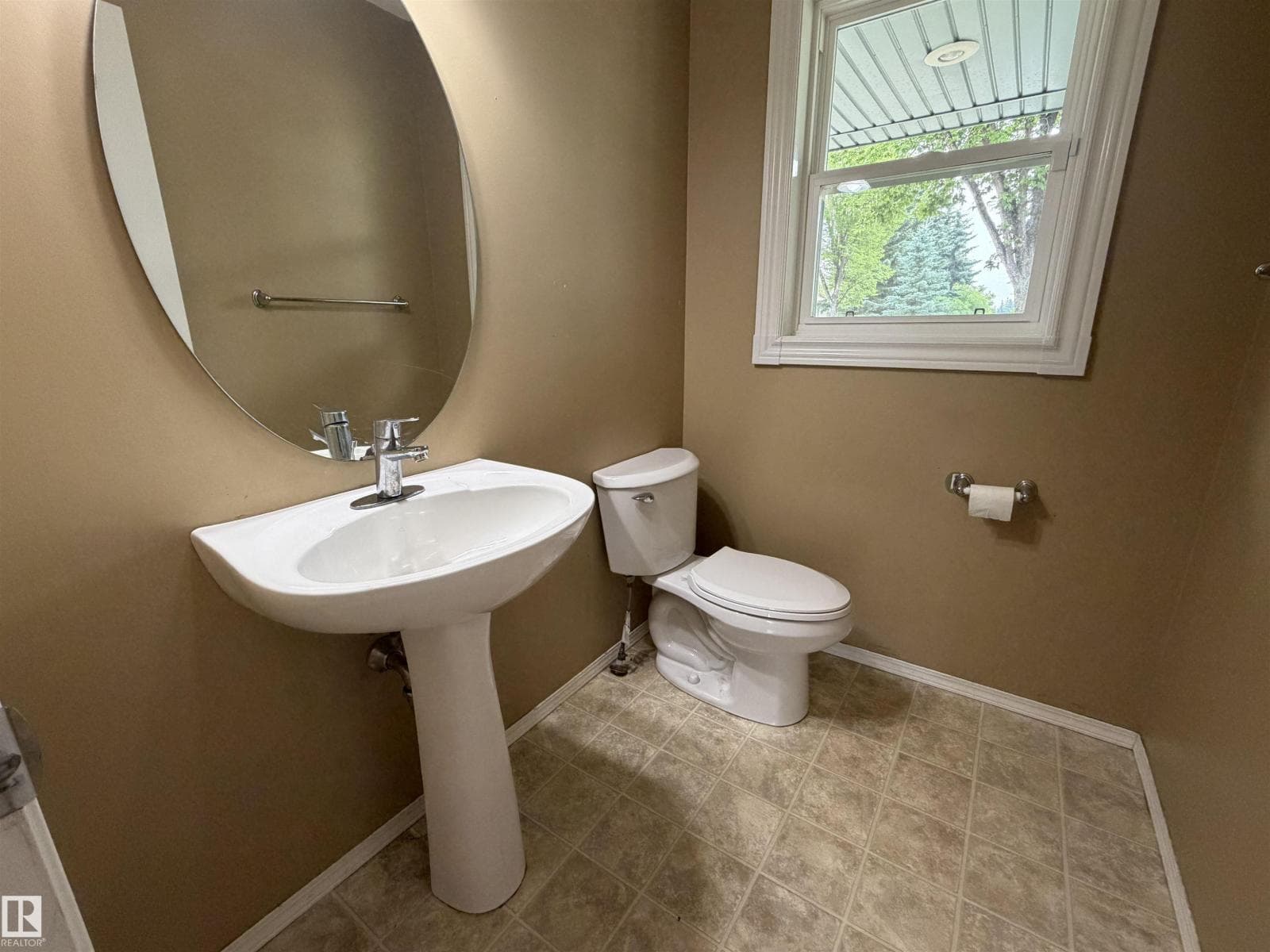 1750 Tomlinson CM NW — photo 8 of 31