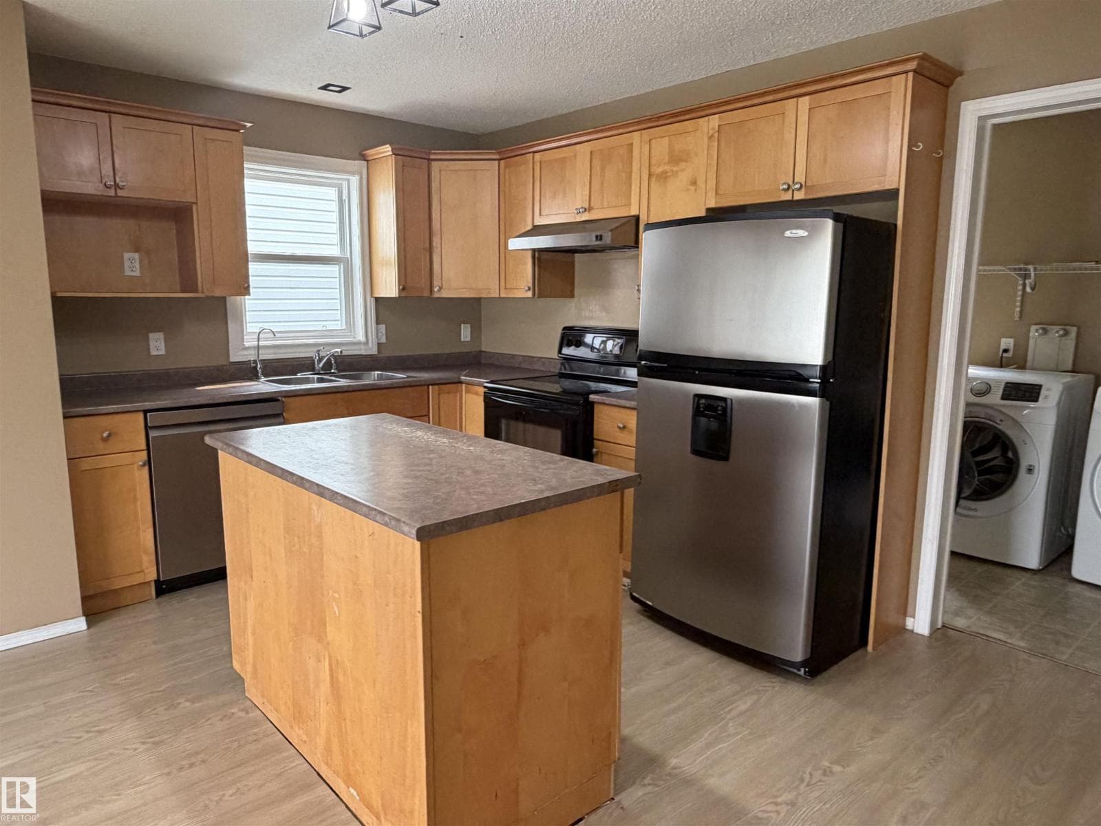 1750 Tomlinson CM NW — photo 5 of 31
