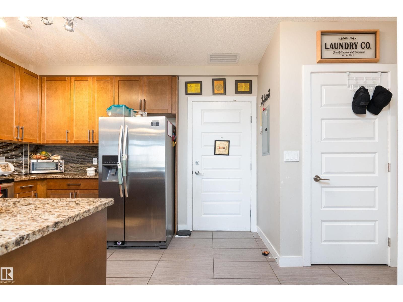 #610 5151 WINDERMERE BV SW — photo 9 of 37