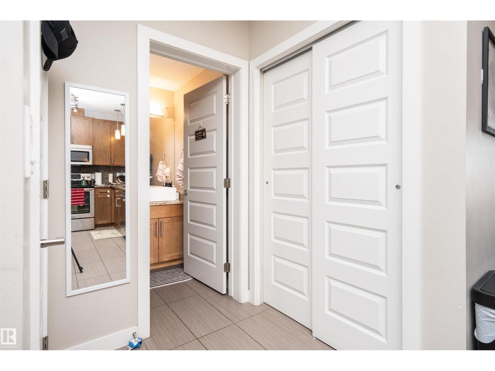 #610 5151 WINDERMERE BV SW — photo 21 of 37