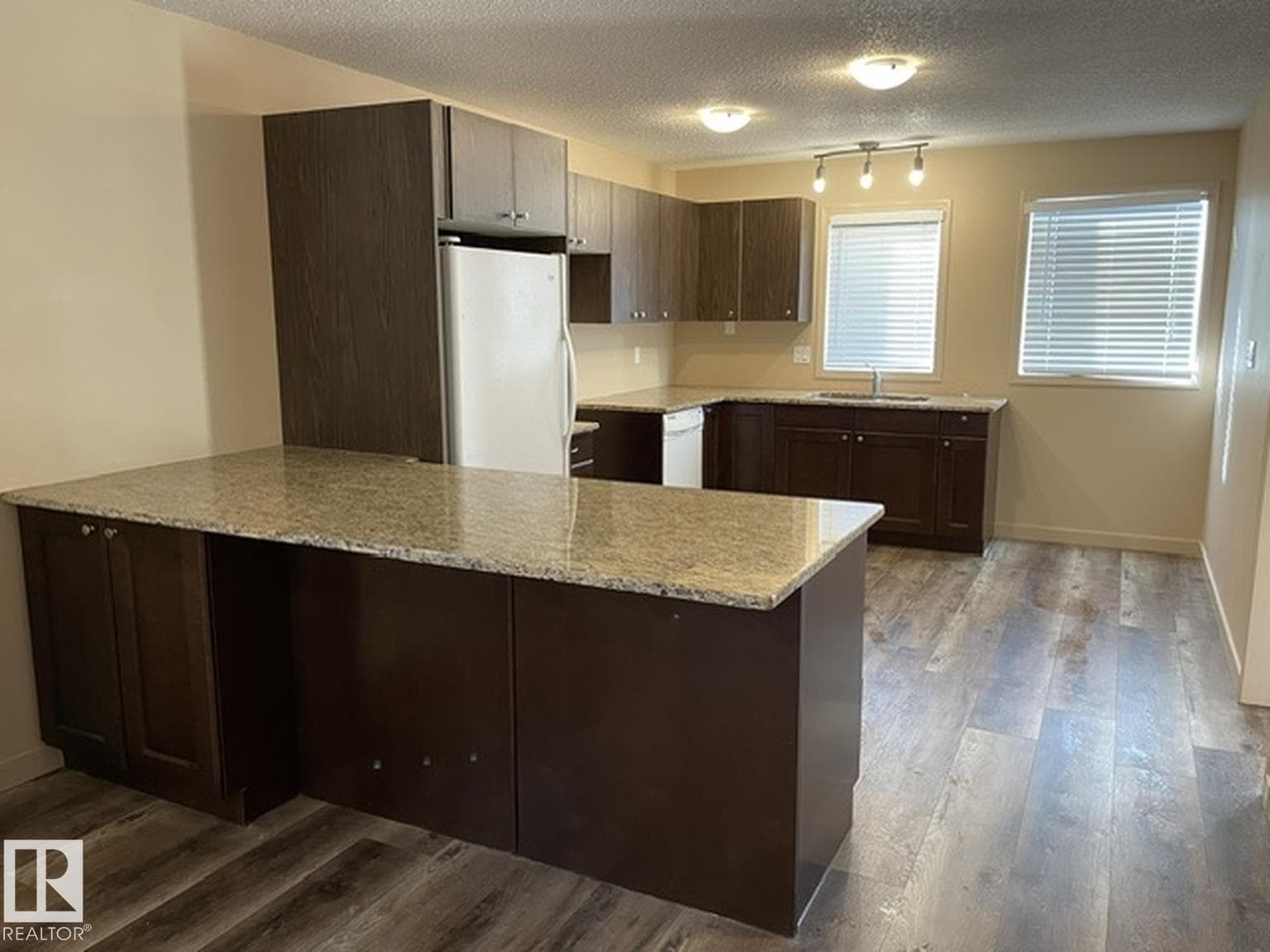 7712 110 ST NW — photo 5 of 11
