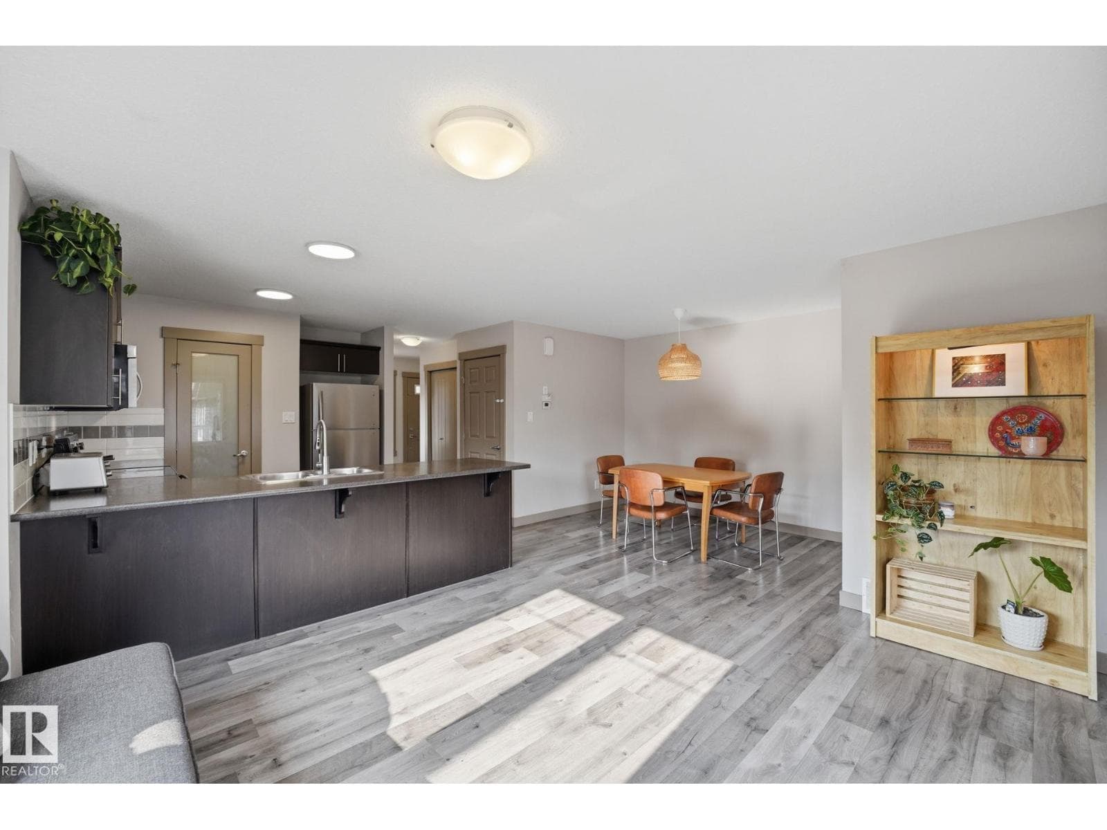 17621 10 AV SW — photo 16 of 47