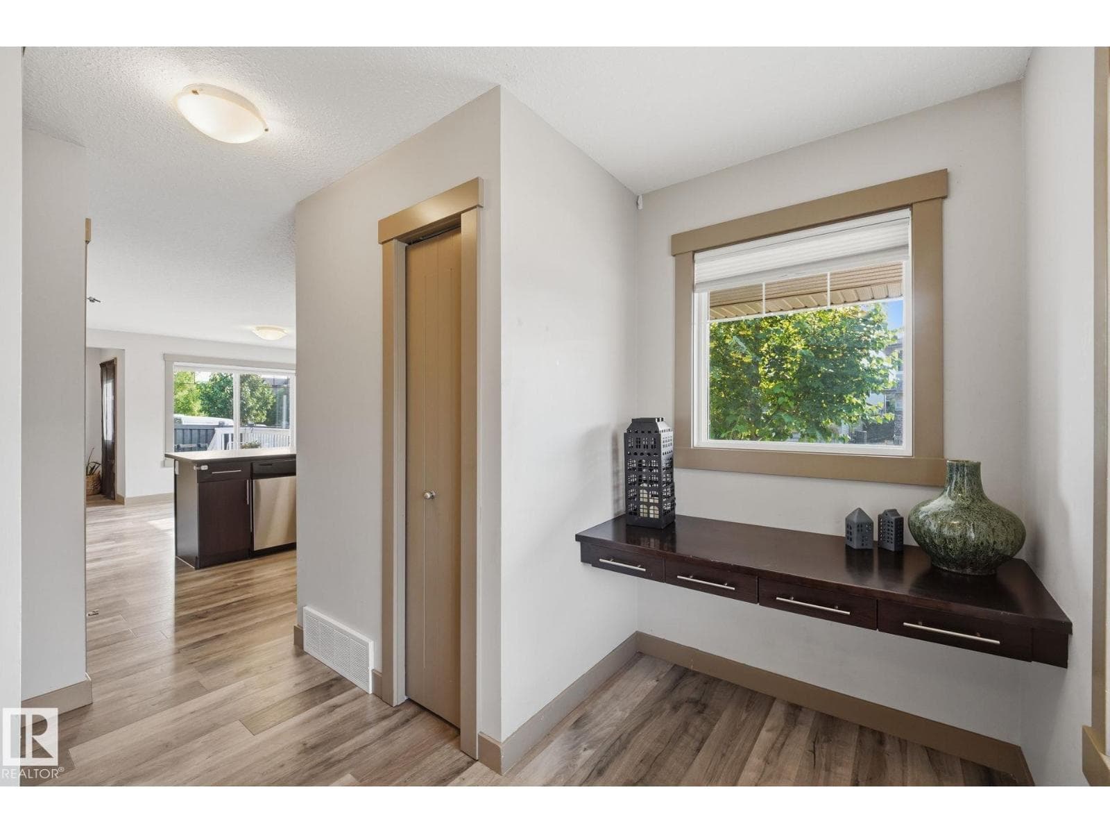 17621 10 AV SW — photo 6 of 47