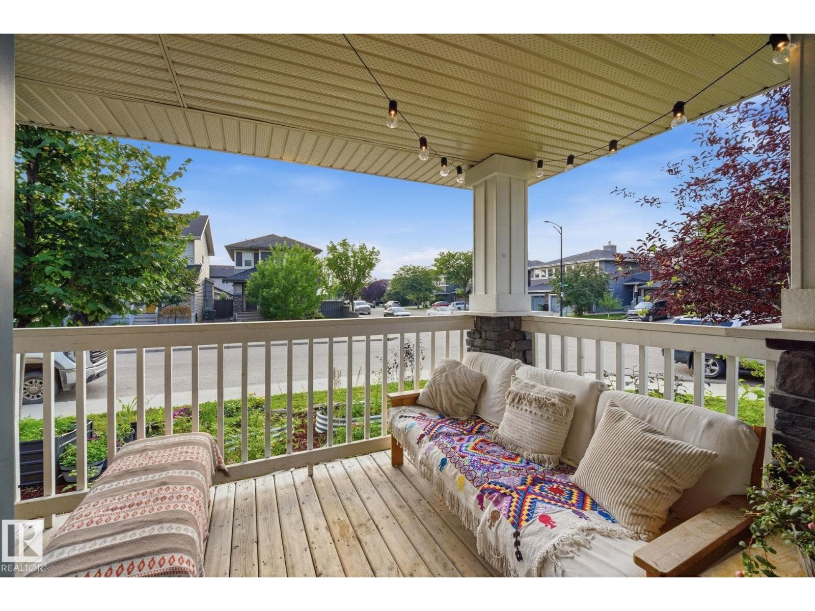 17621 10 AV SW — photo 3 of 47