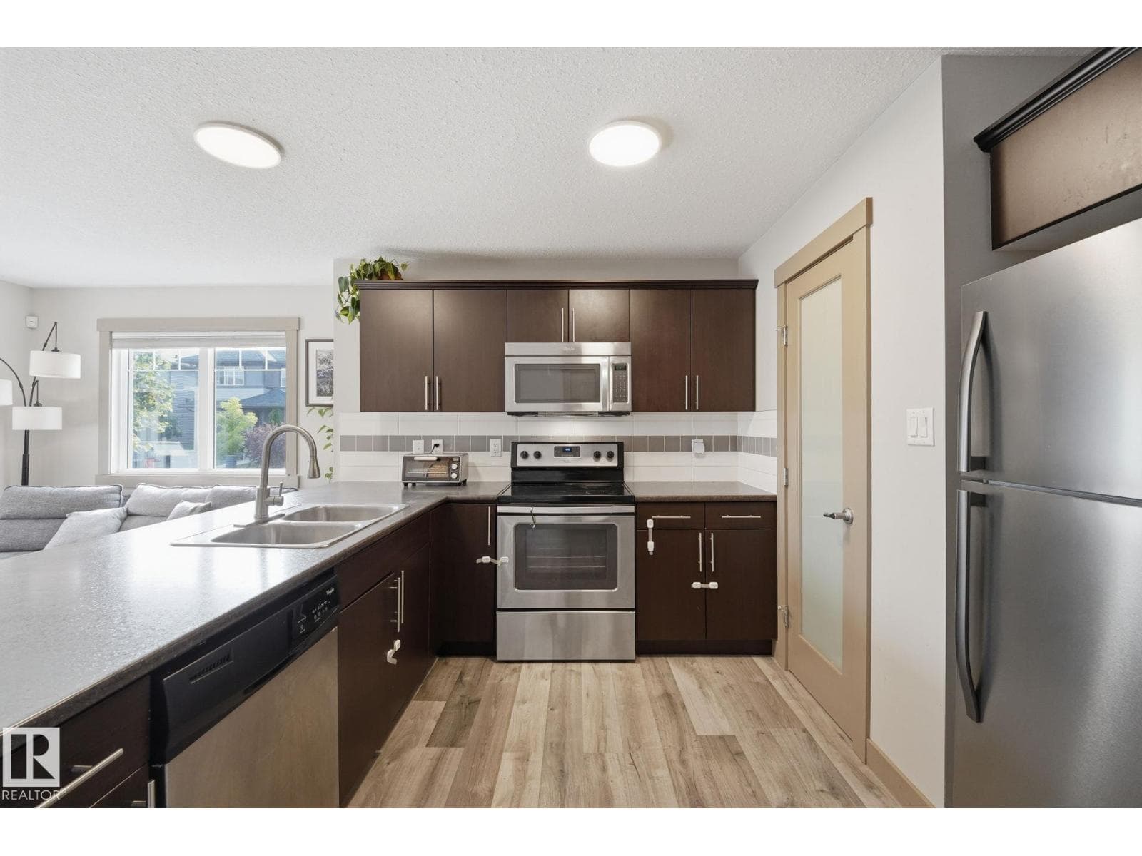 17621 10 AV SW — photo 10 of 47