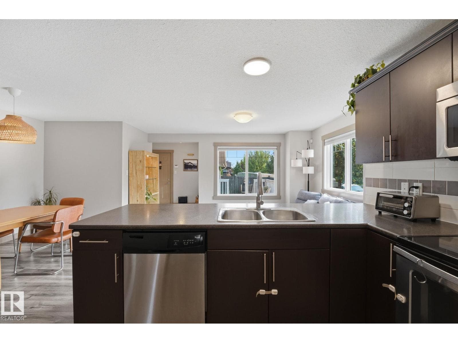 17621 10 AV SW — photo 11 of 47