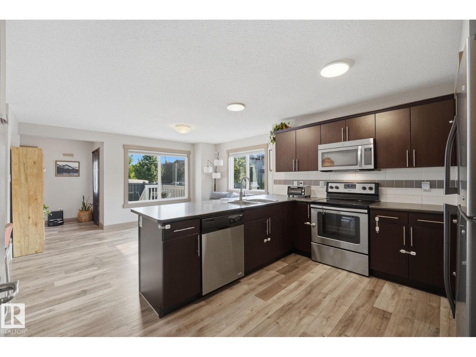 17621 10 AV SW — photo 7 of 47