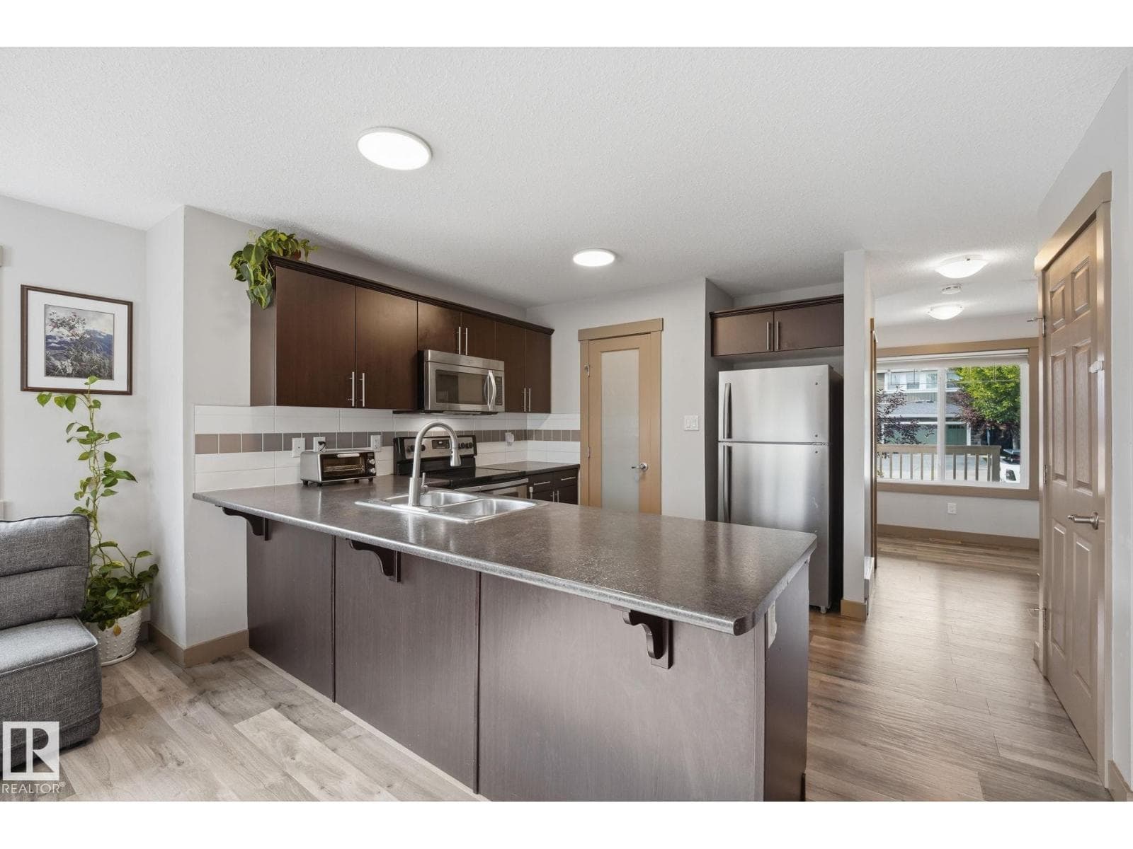 17621 10 AV SW — photo 8 of 47
