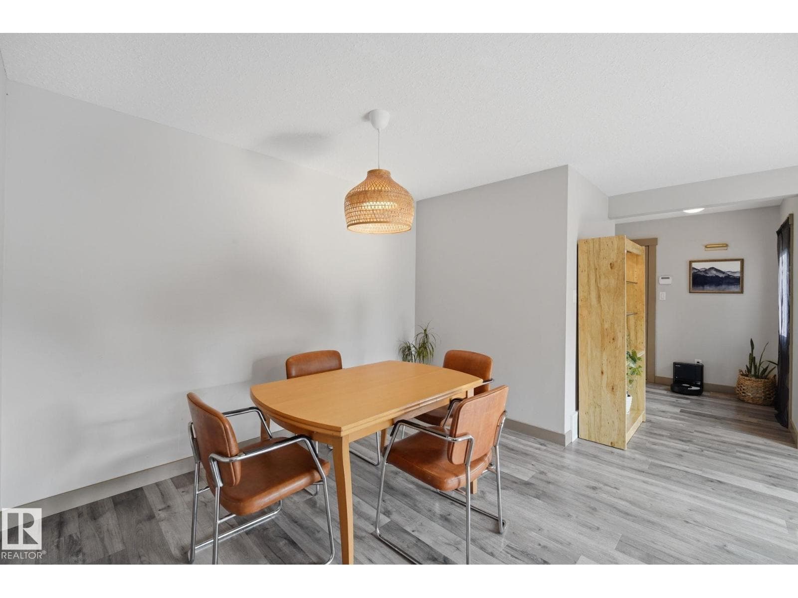 17621 10 AV SW — photo 12 of 47