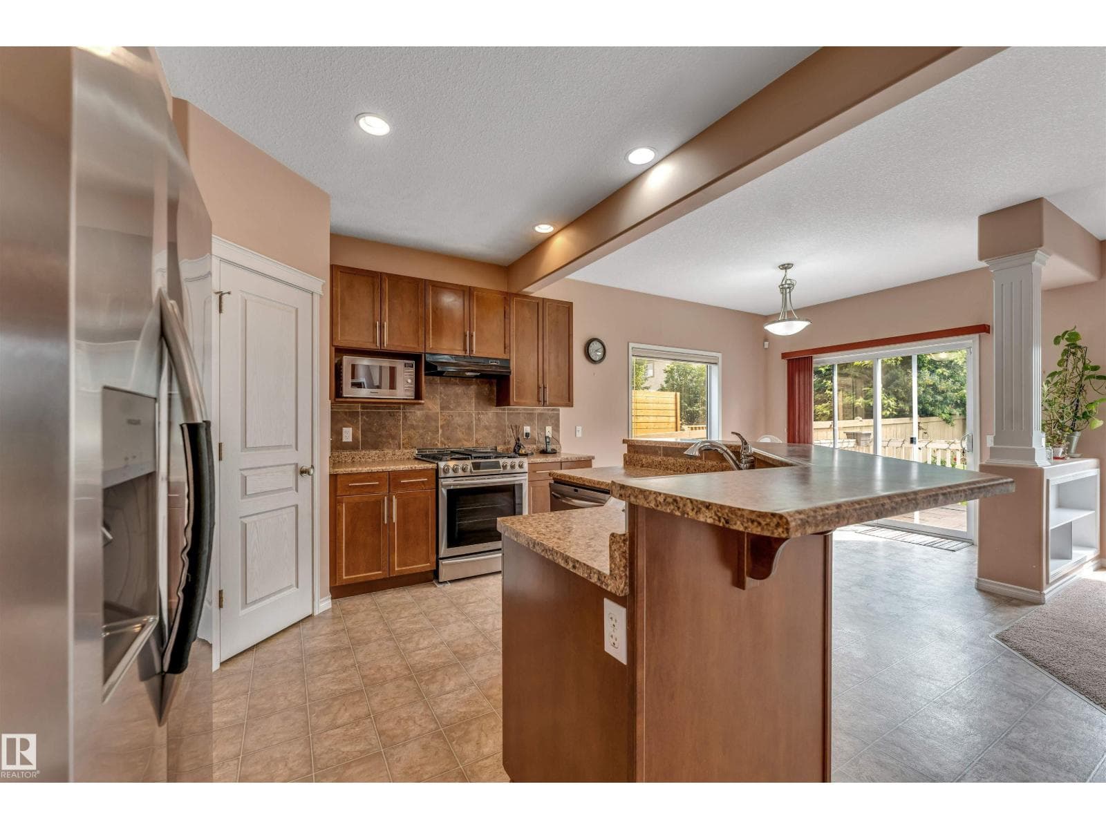 6947 19A AV SW — photo 13 of 47
