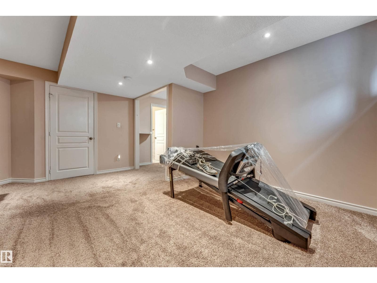 6947 19A AV SW — photo 41 of 47