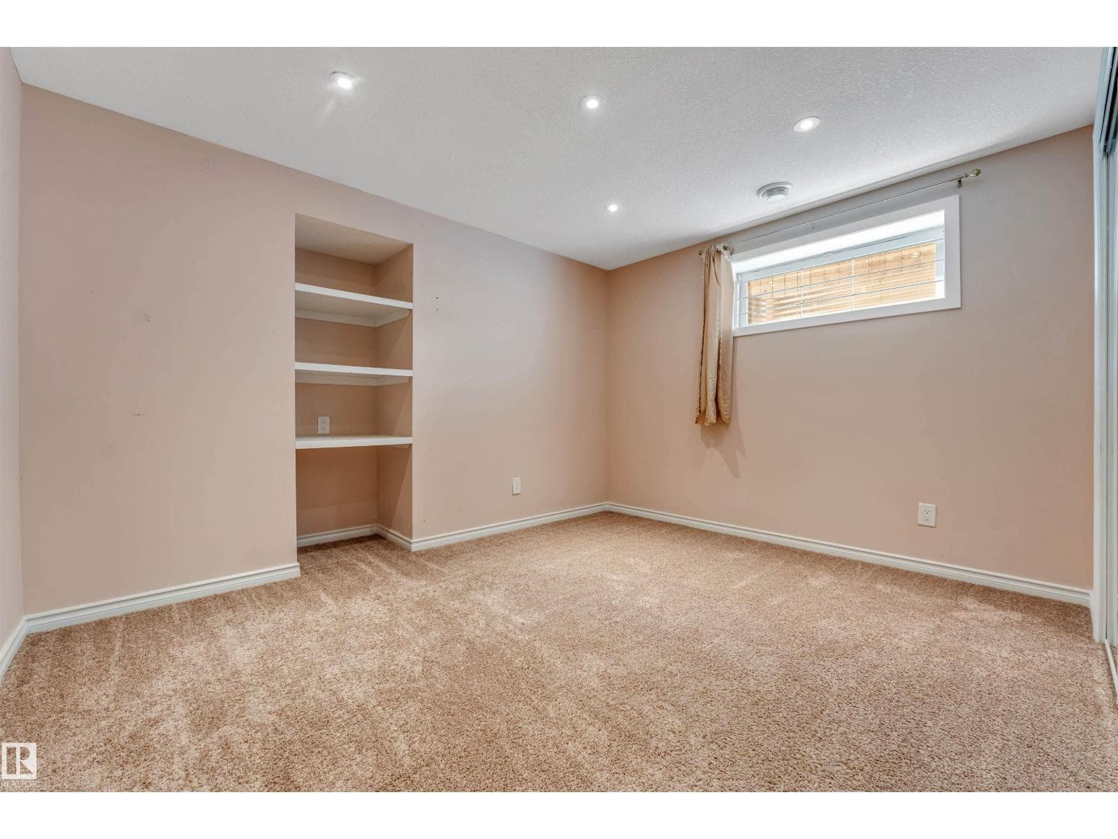 6947 19A AV SW — photo 35 of 47