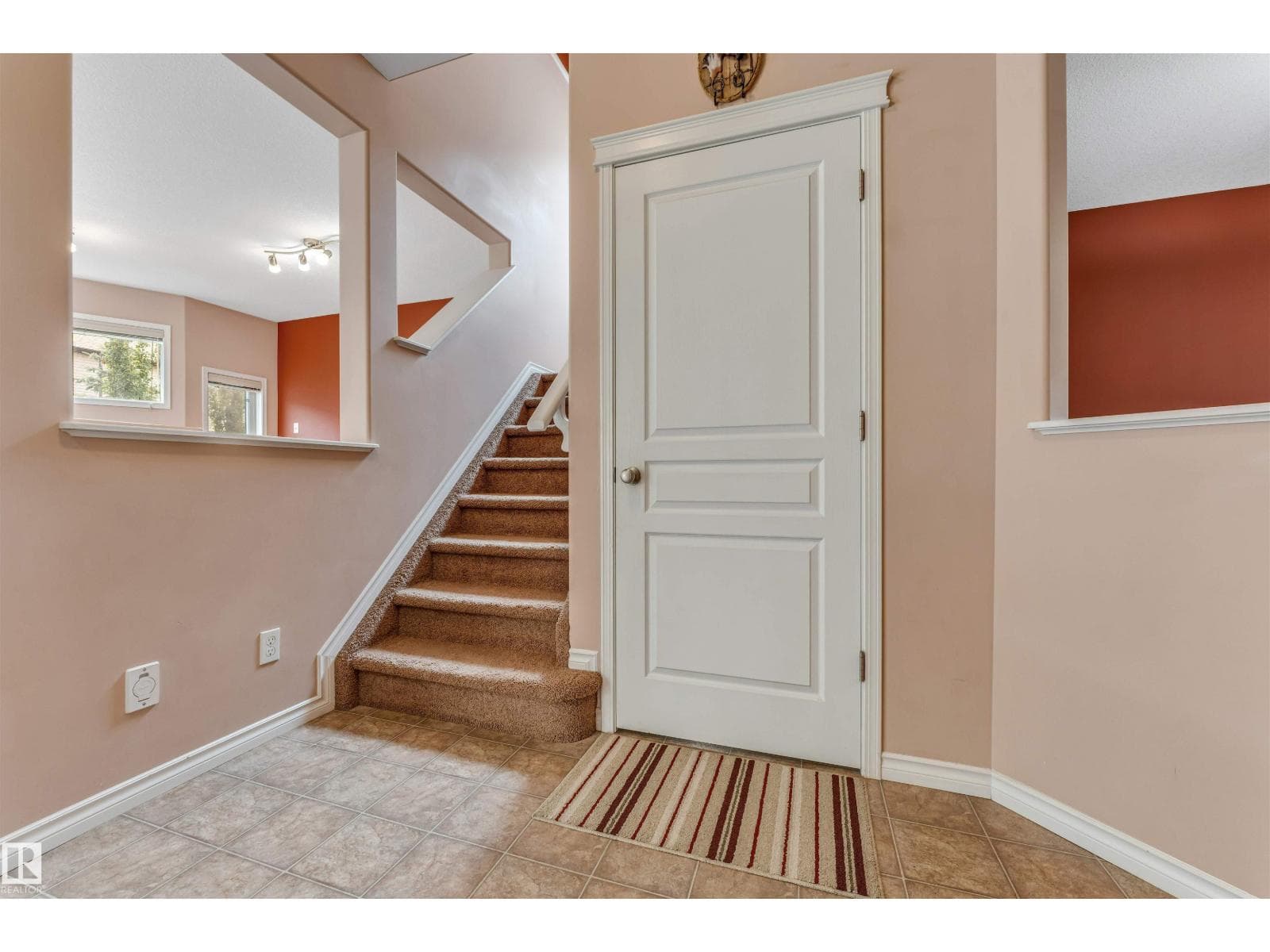6947 19A AV SW — photo 20 of 47