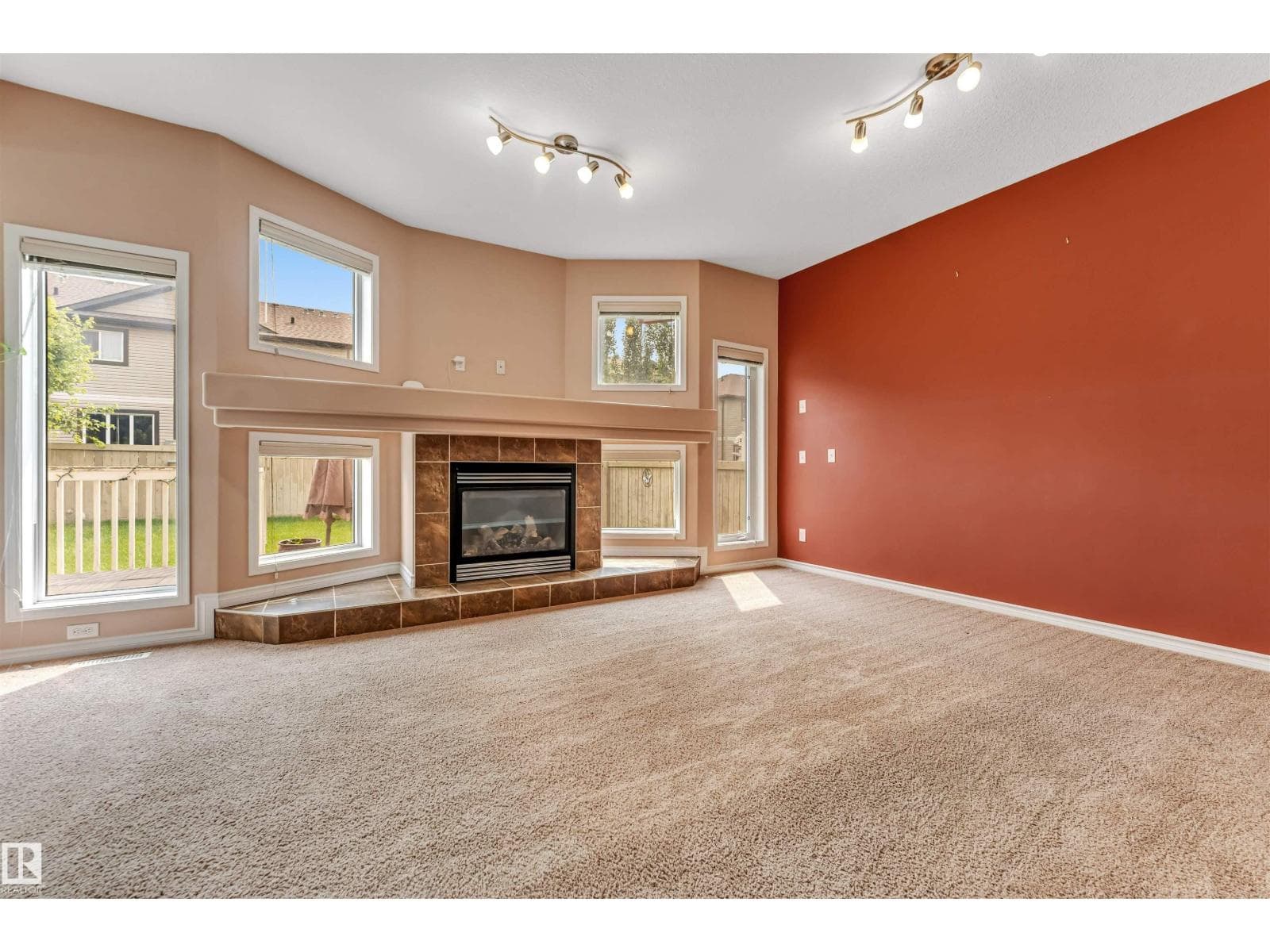 6947 19A AV SW — photo 11 of 47