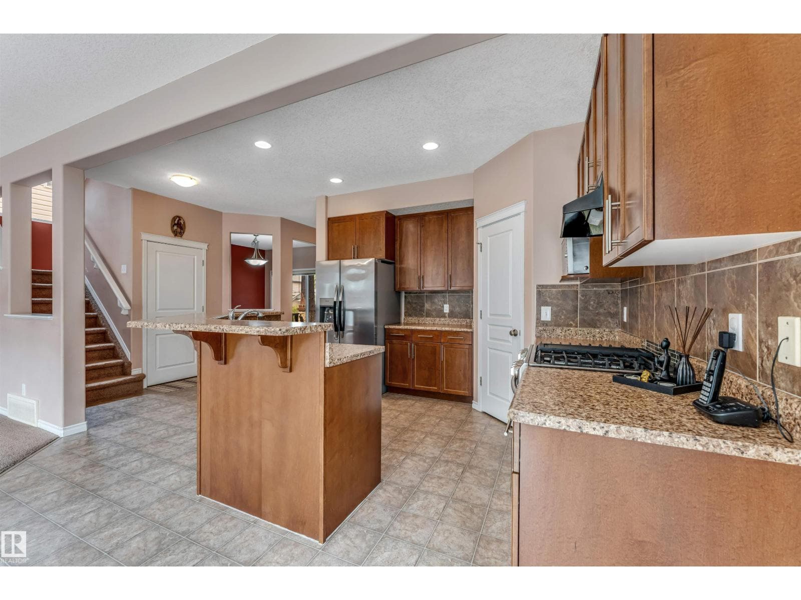 6947 19A AV SW — photo 17 of 47