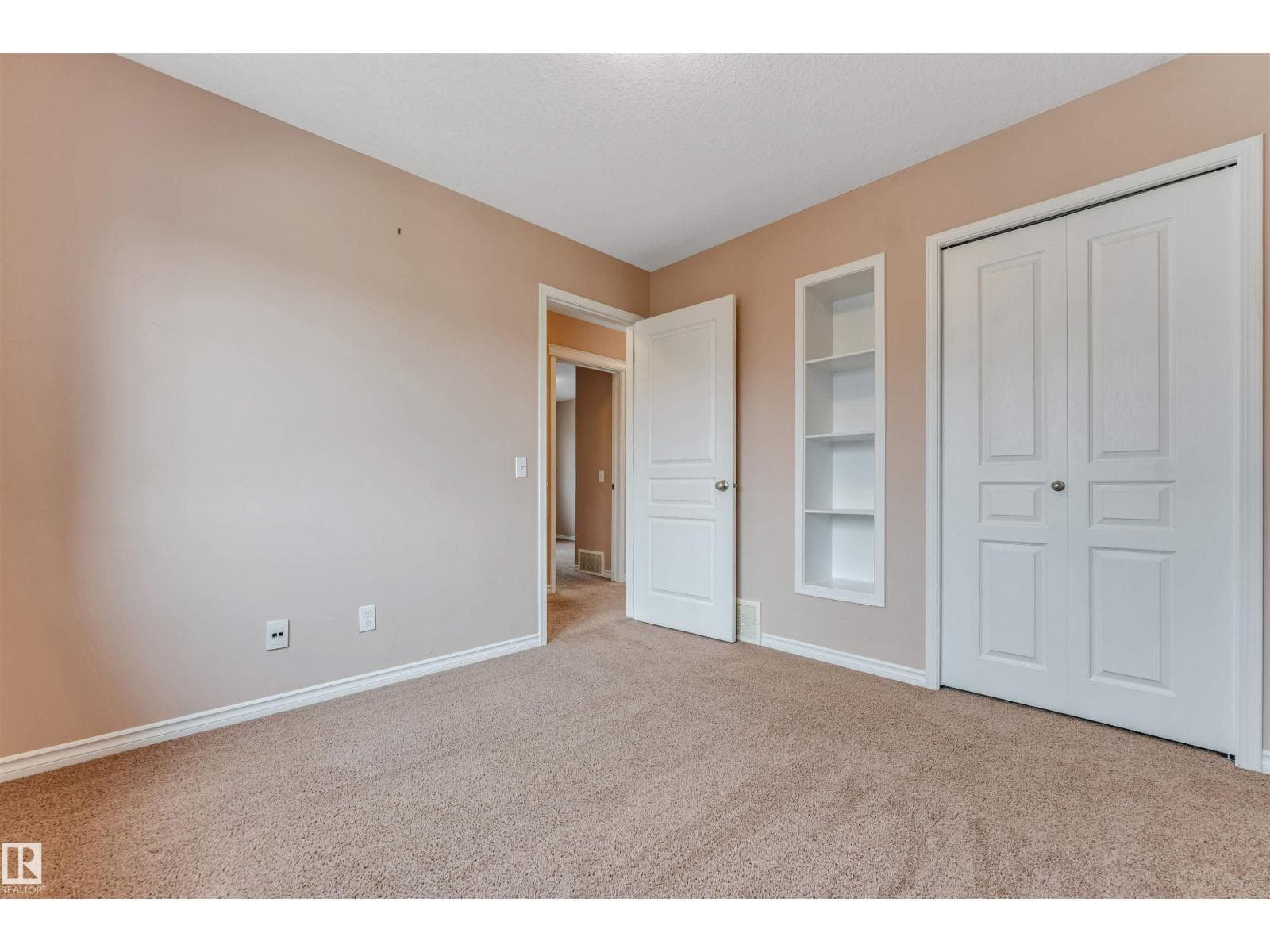 6947 19A AV SW — photo 32 of 47