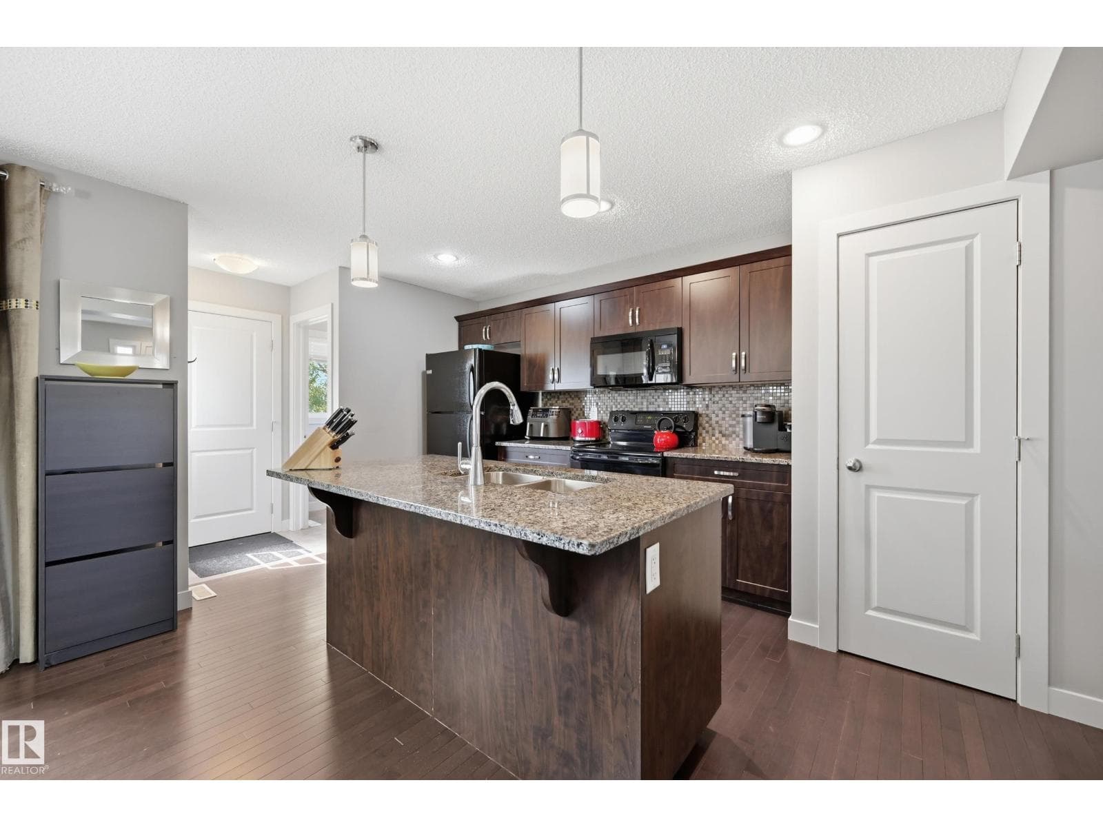 704 176 ST SW — photo 9 of 43