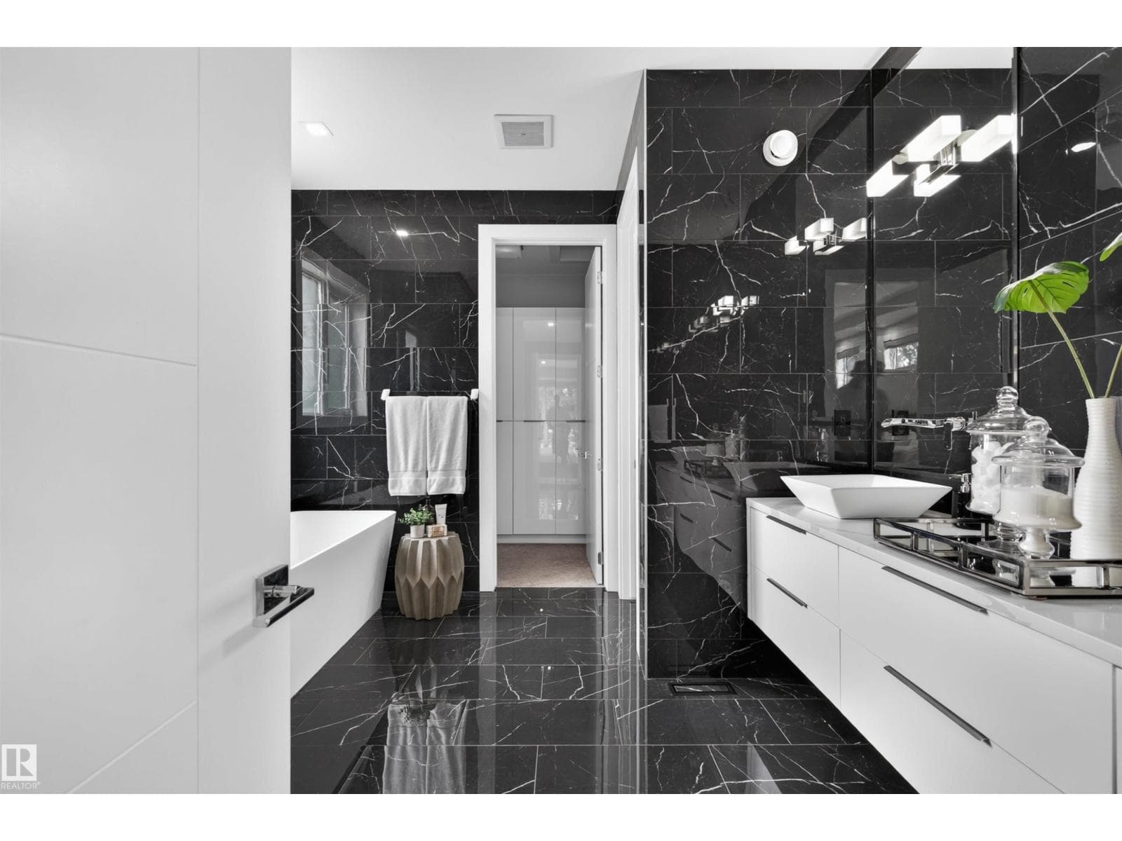 9741 90 AV NW — photo 30 of 71