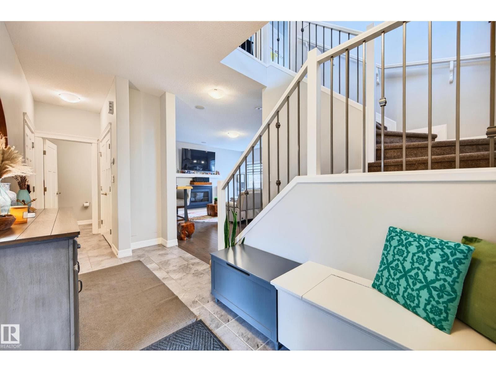 3306 HILTON CR NW — photo 3 of 43