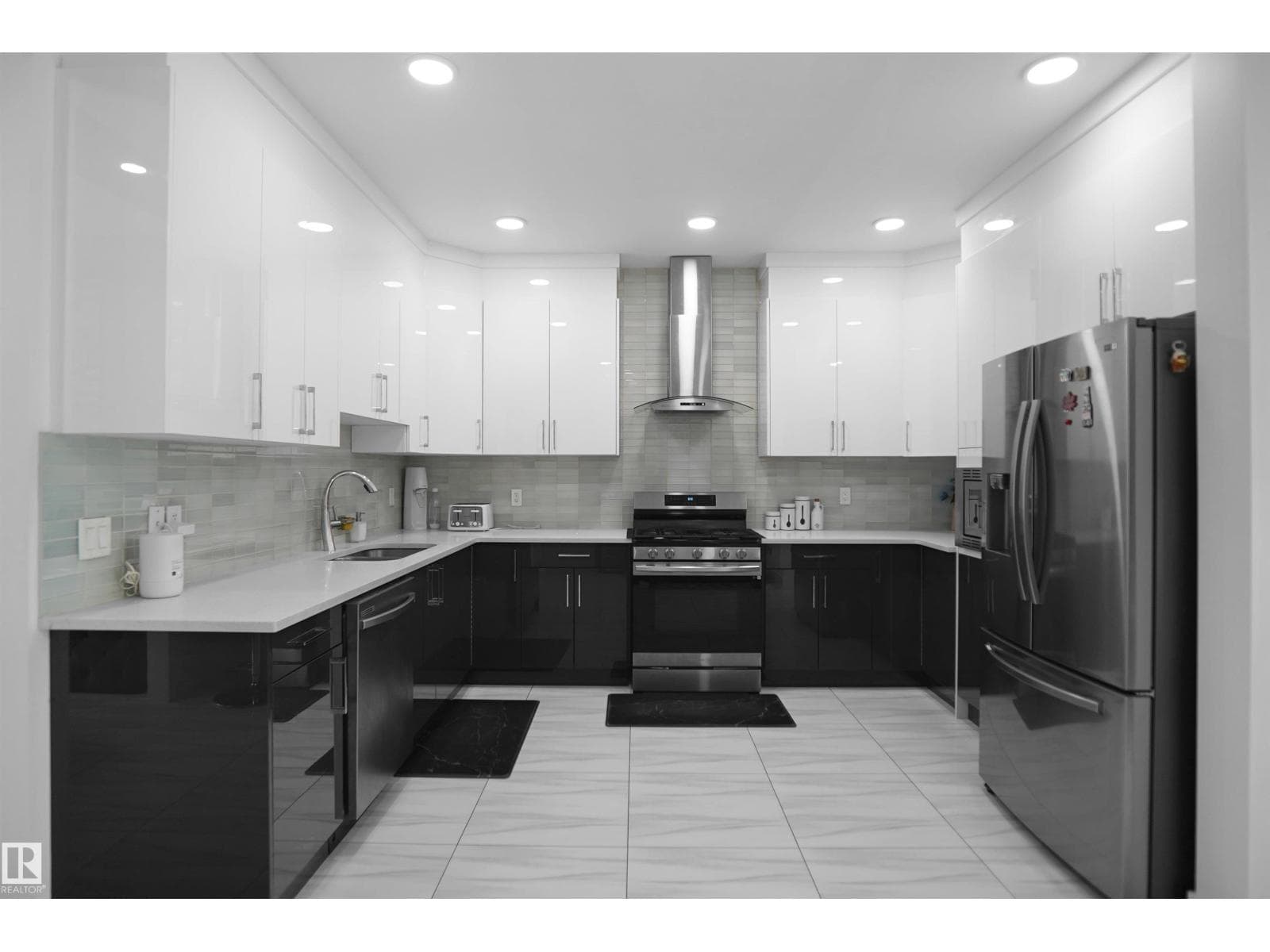 6532 175 AV NW — photo 13 of 38
