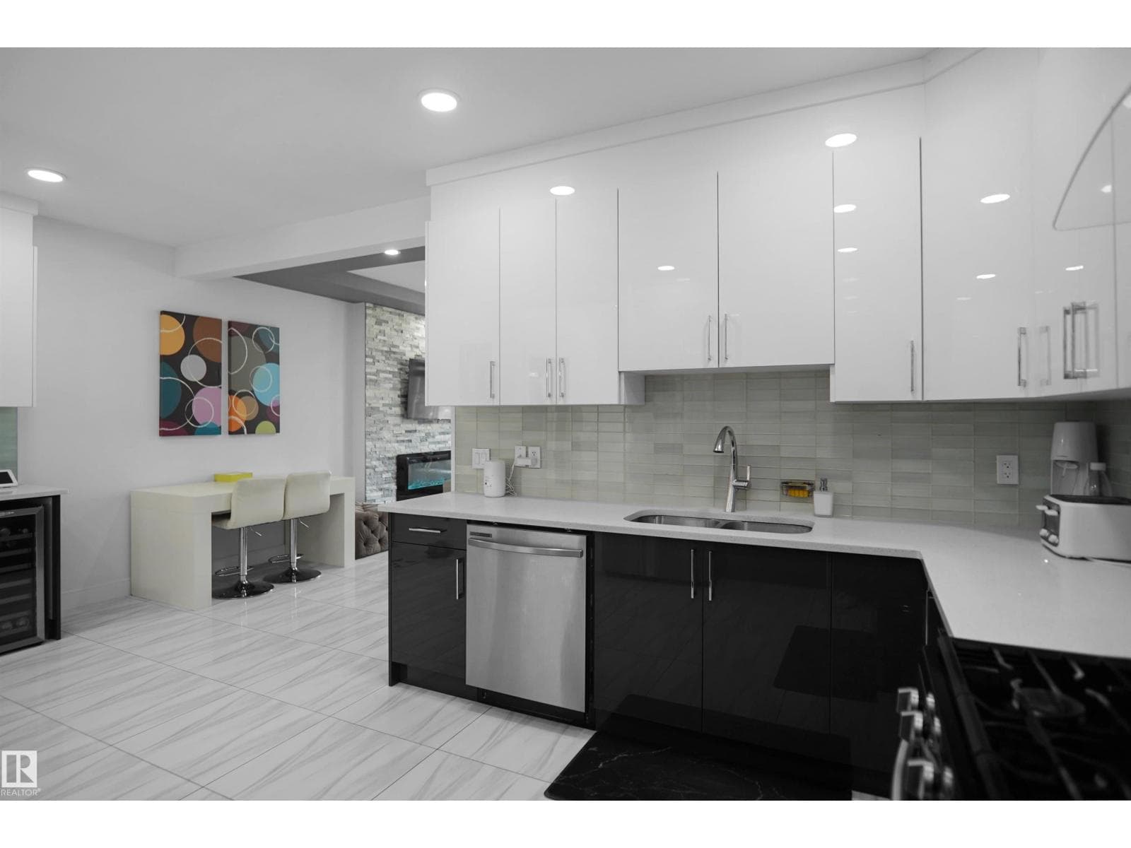 6532 175 AV NW — photo 16 of 38