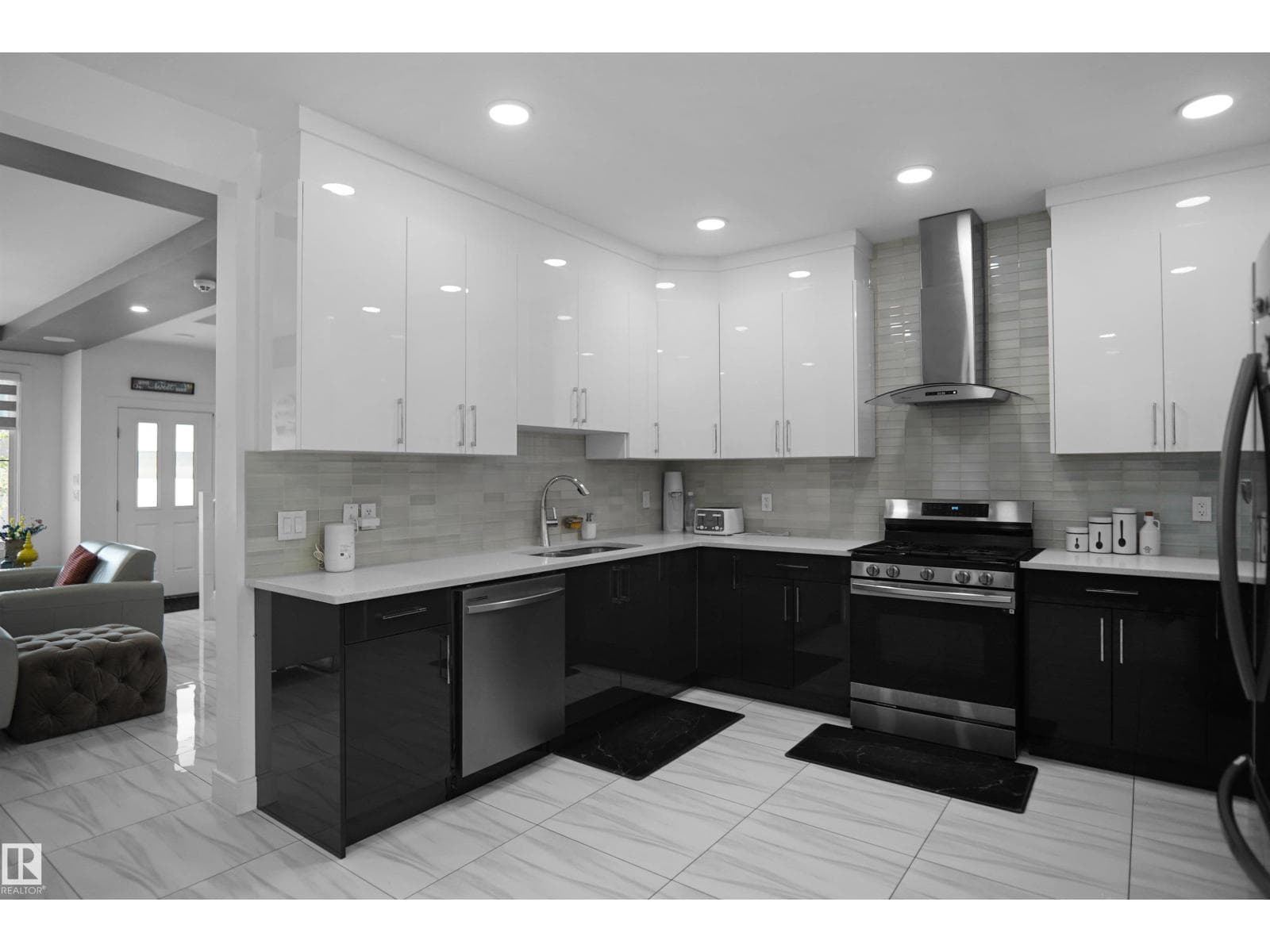 6532 175 AV NW — photo 14 of 38