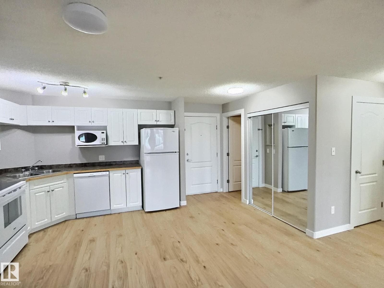 #103 5350 199 ST NW — photo 5 of 17