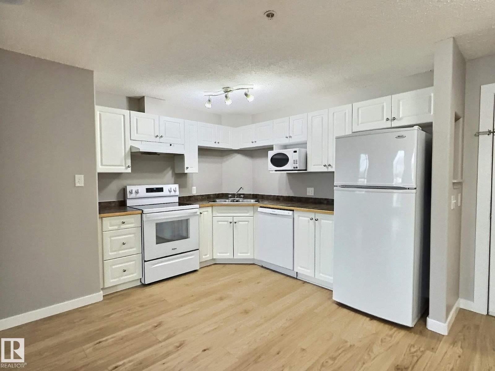 #103 5350 199 ST NW — photo 6 of 17