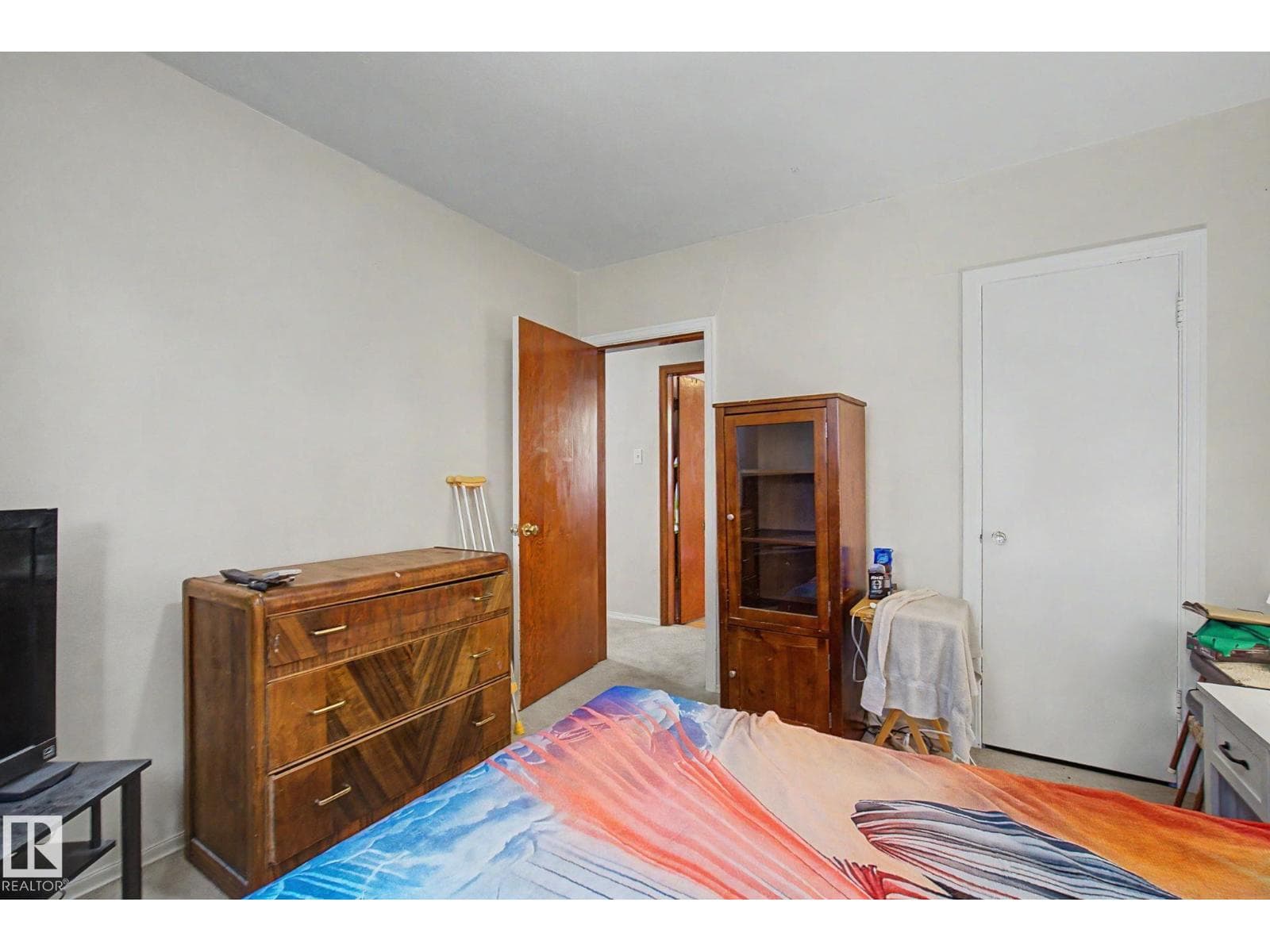 8710 83 AV NW — photo 11 of 21