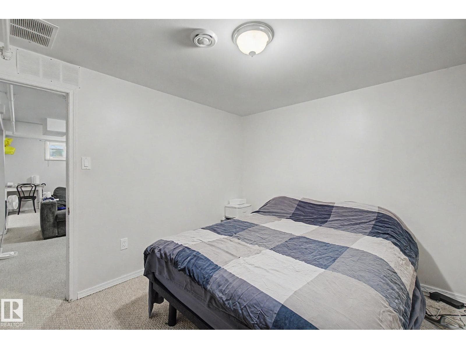 8710 83 AV NW — photo 14 of 21