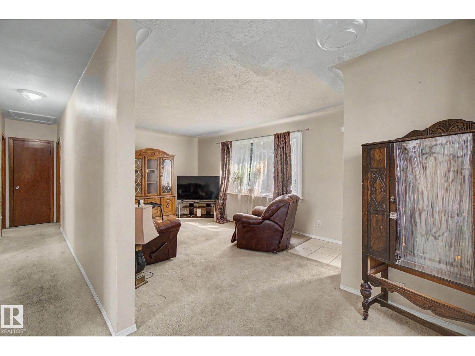 8710 83 AV NW — photo 4 of 21