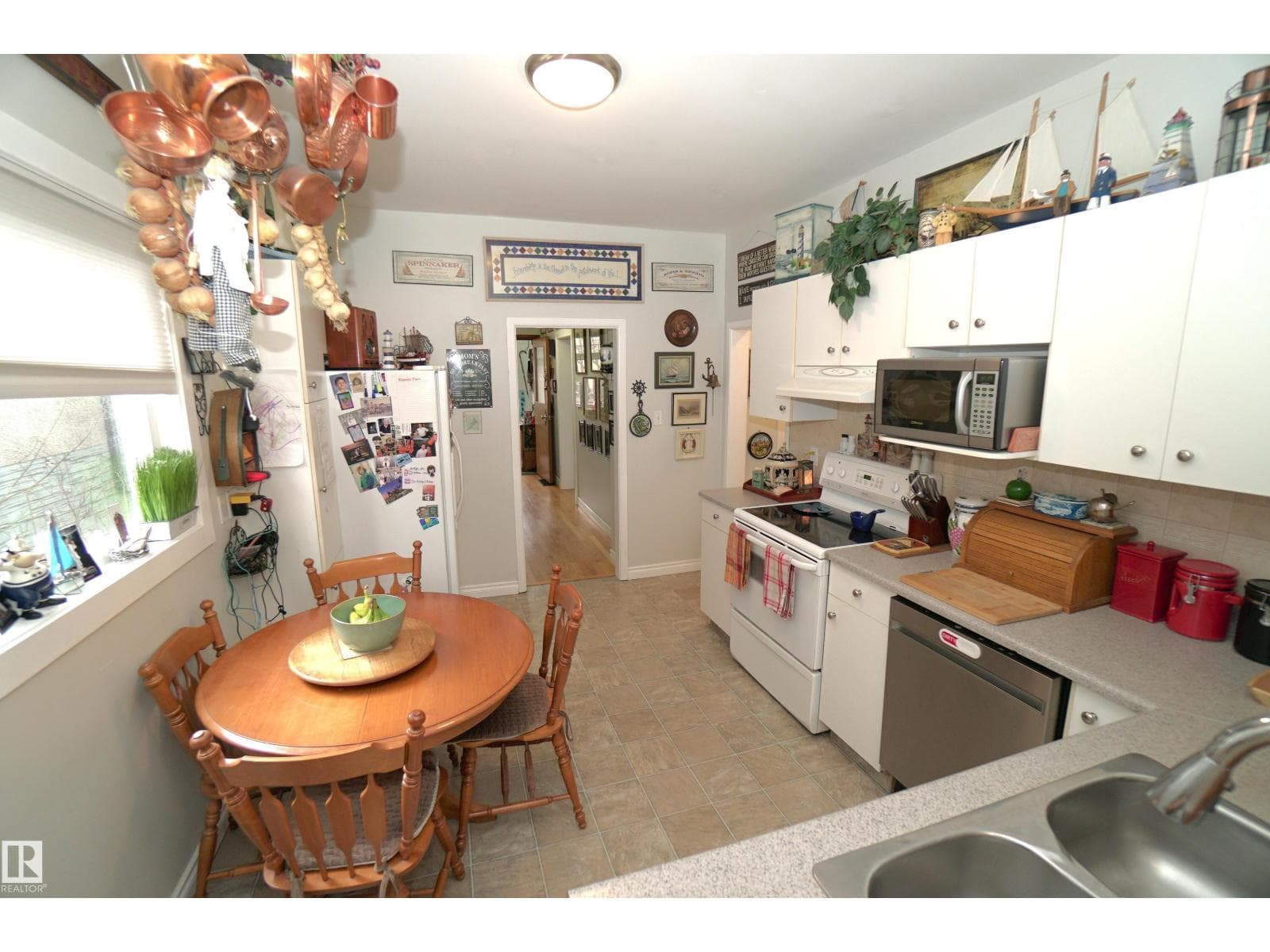 10026 87 AV NW — photo 10 of 44