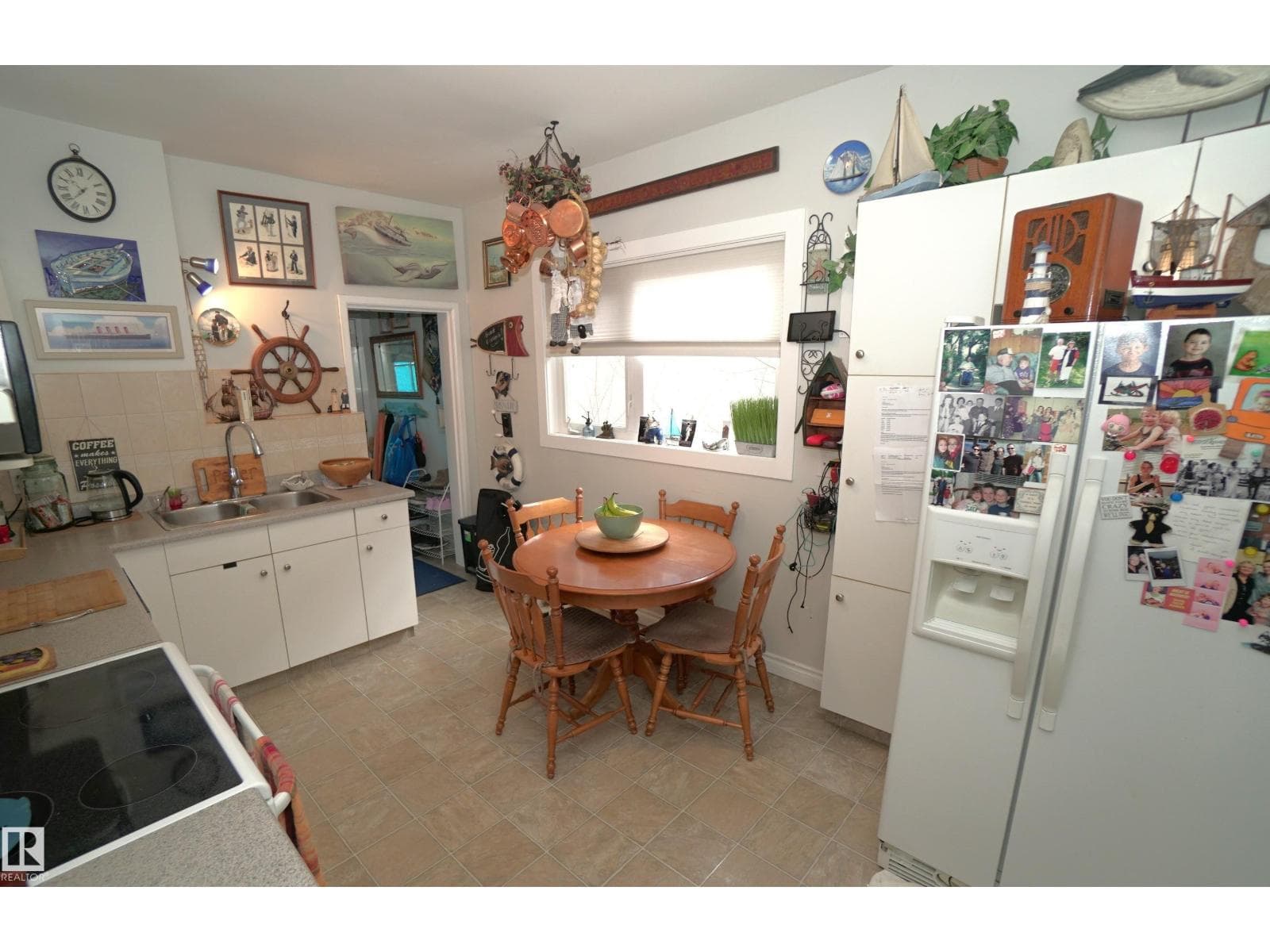 10026 87 AV NW — photo 11 of 44