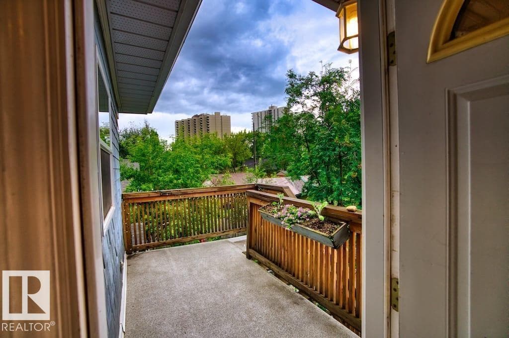 10026 87 AV NW — photo 18 of 44