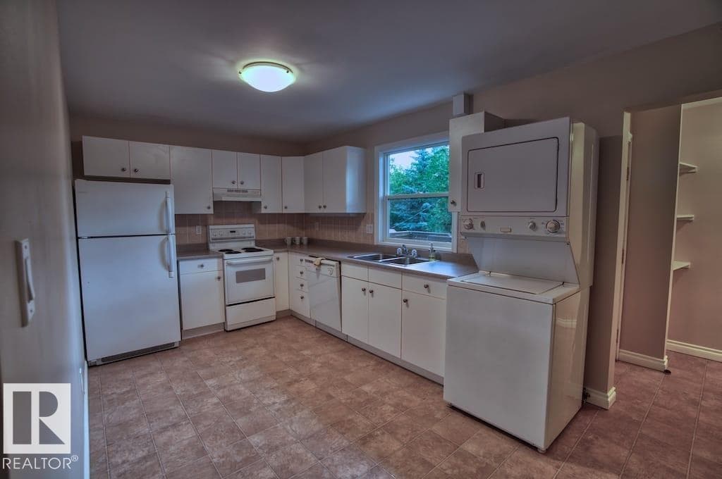 10026 87 AV NW — photo 20 of 44