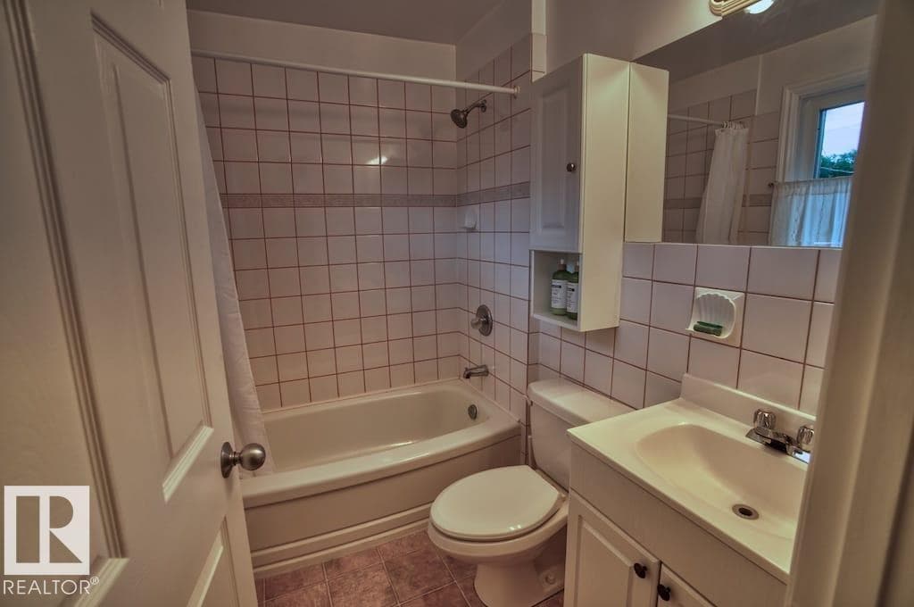 10026 87 AV NW — photo 25 of 44