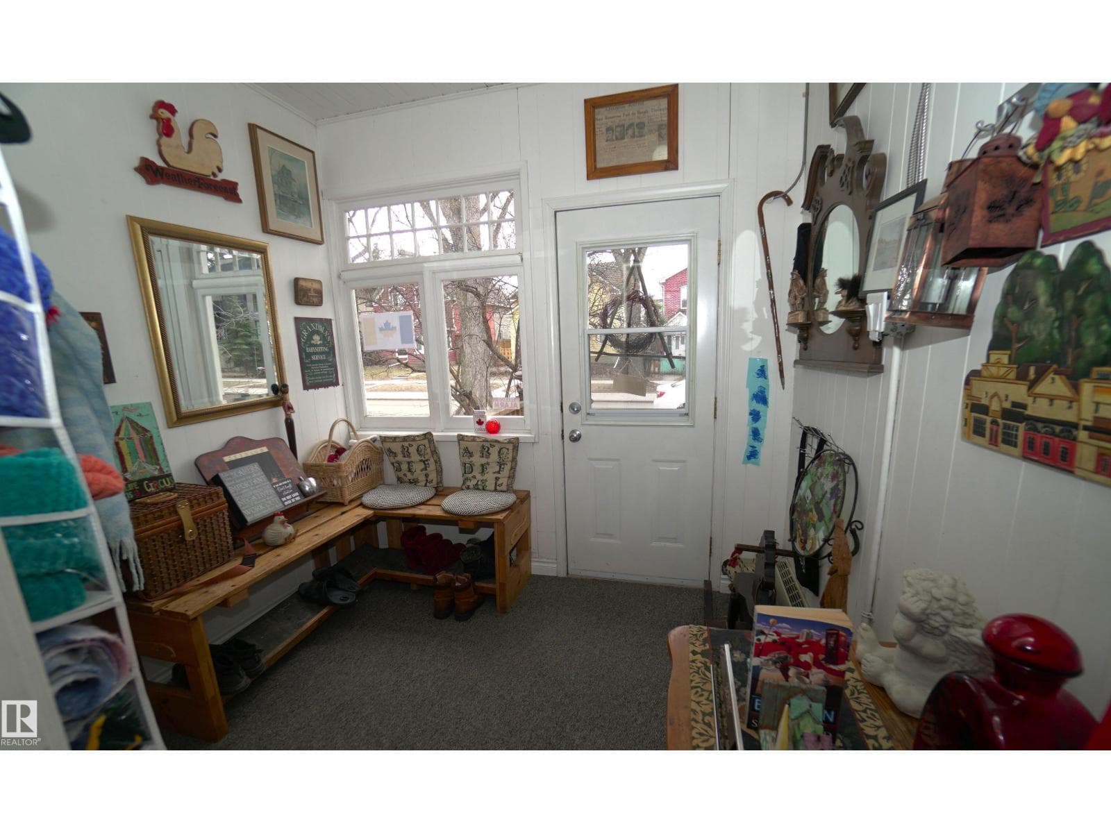 10026 87 AV NW — photo 3 of 44