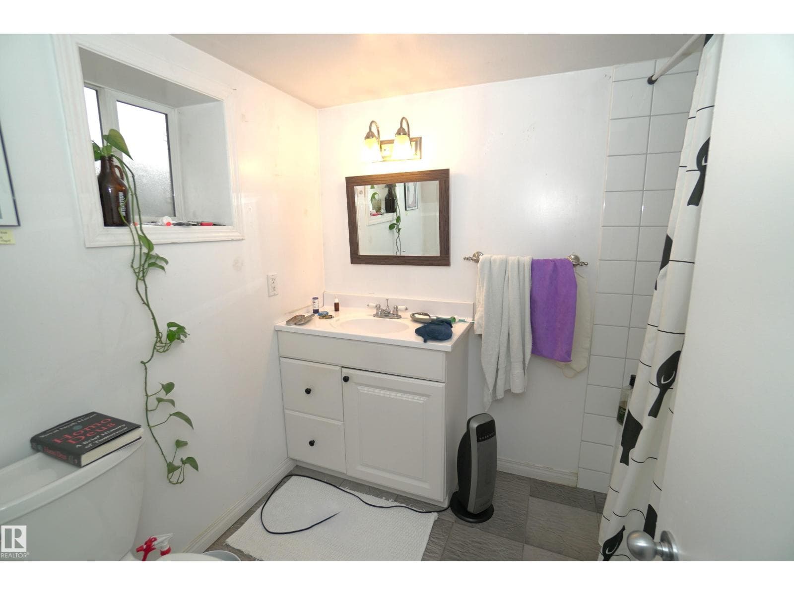 10026 87 AV NW — photo 36 of 44