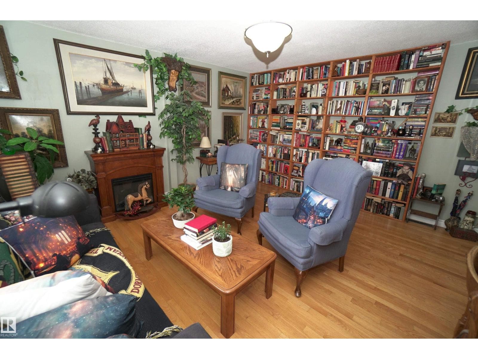 10026 87 AV NW — photo 5 of 44
