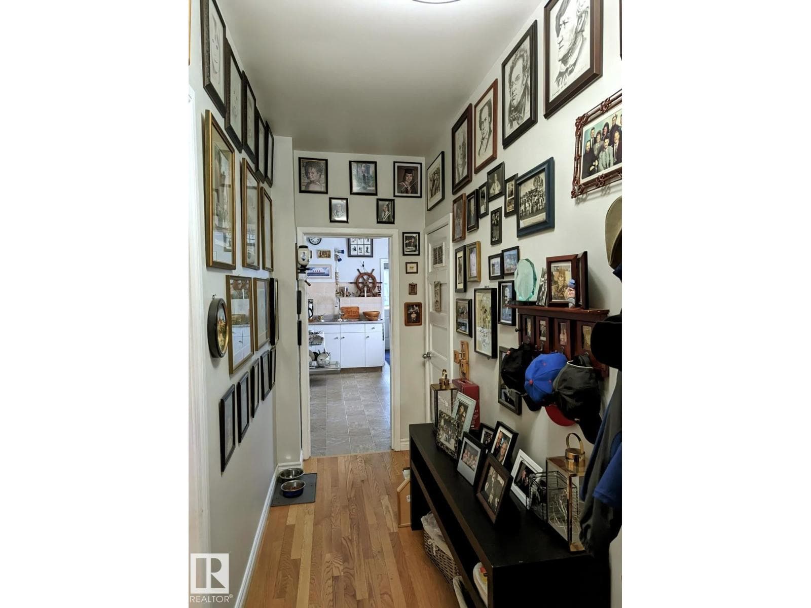 10026 87 AV NW — photo 9 of 44