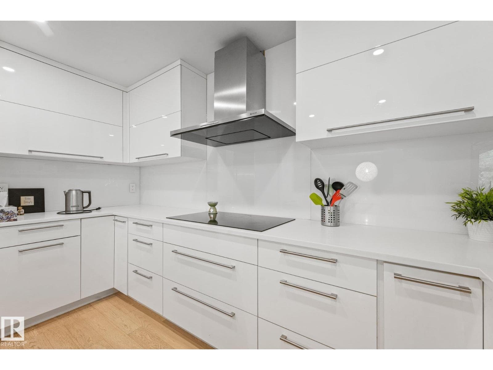 14128 98 AV NW — photo 12 of 74