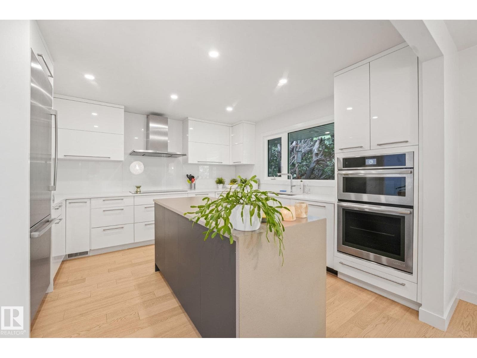 14128 98 AV NW — photo 14 of 74