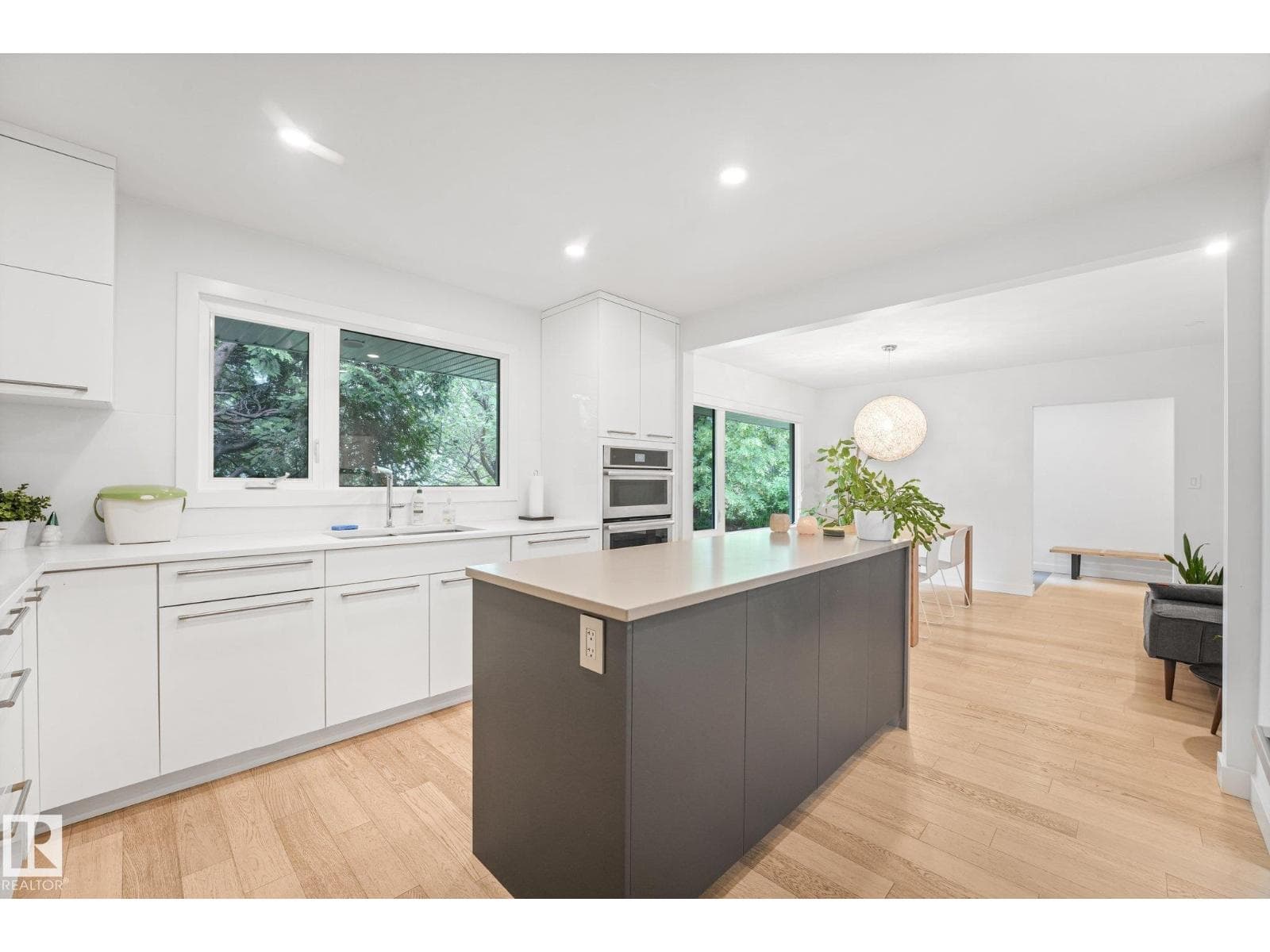14128 98 AV NW — photo 16 of 74