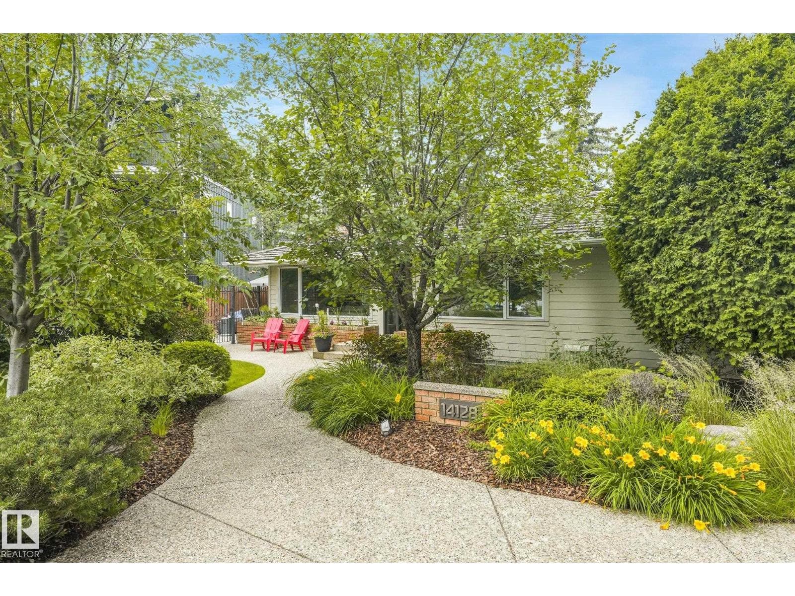 14128 98 AV NW — photo 2 of 74