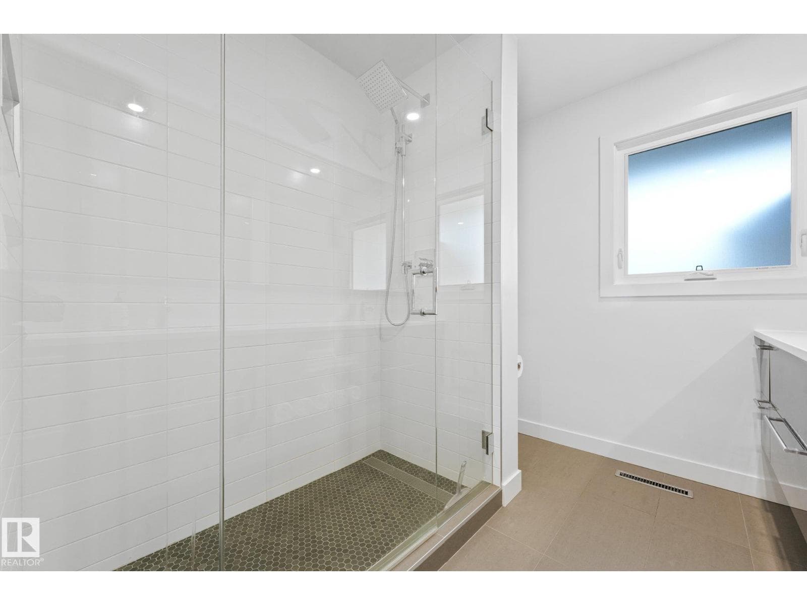 14128 98 AV NW — photo 27 of 74