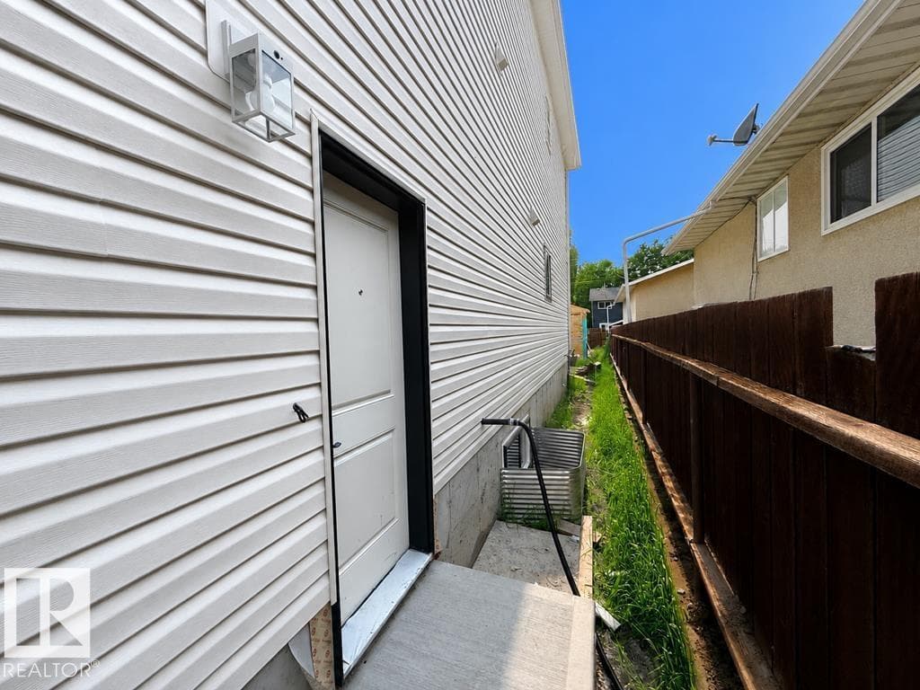 9216 91 ST NW — photo 5 of 45